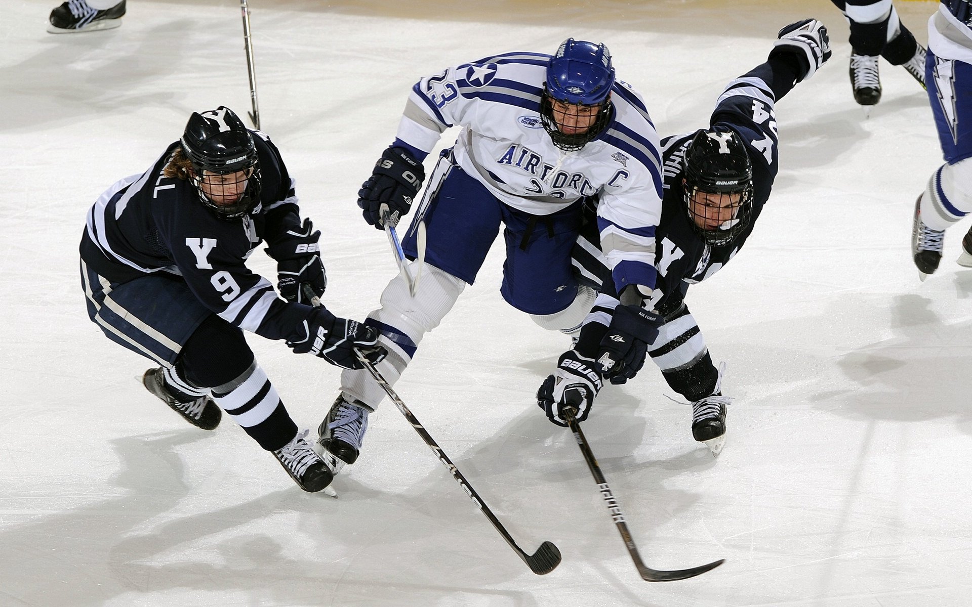 谢菲联中场控制力强，刀锋战士欲保级成功，谢菲联战术