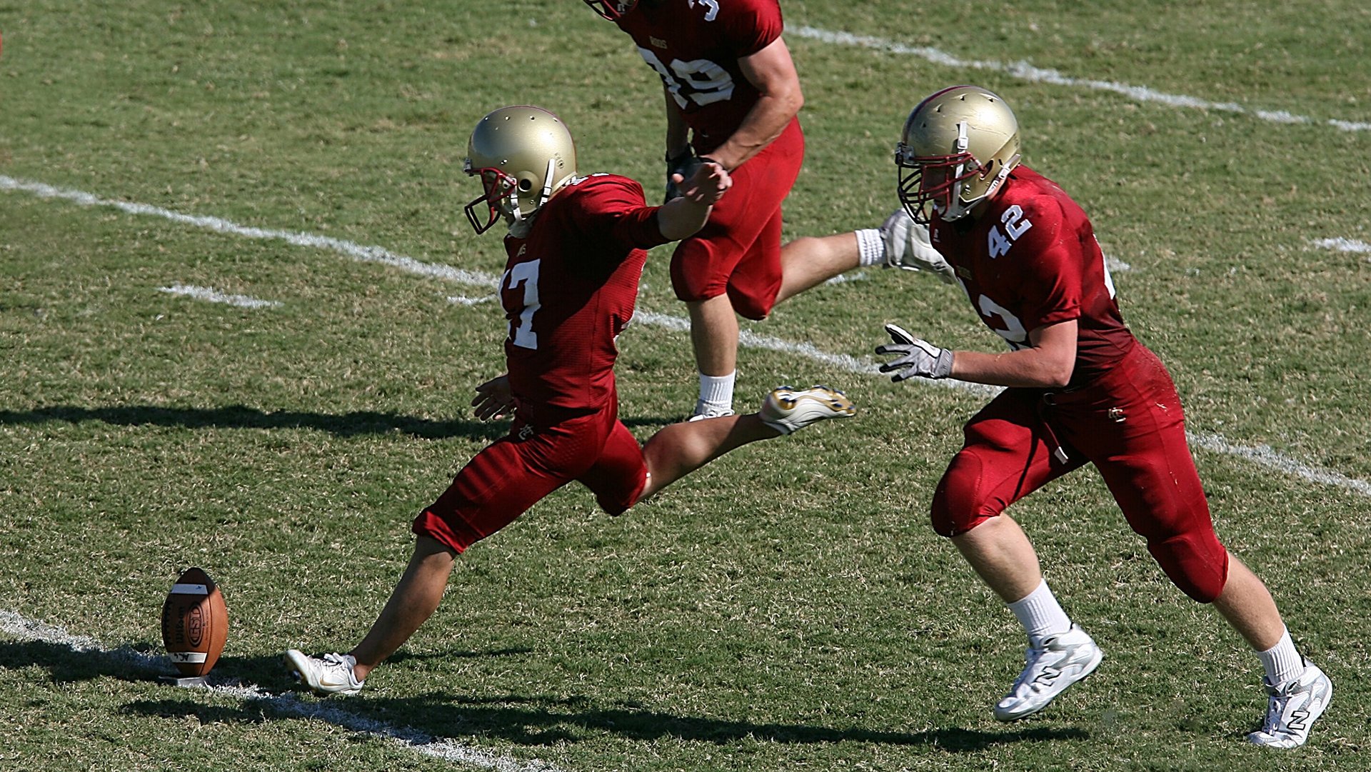 里尔主帅获赞，坚守传统战术取得连胜，里尔足球队